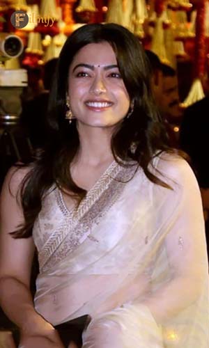 >Bollywood: రష్మిక కు ఘోర అవమానం ?