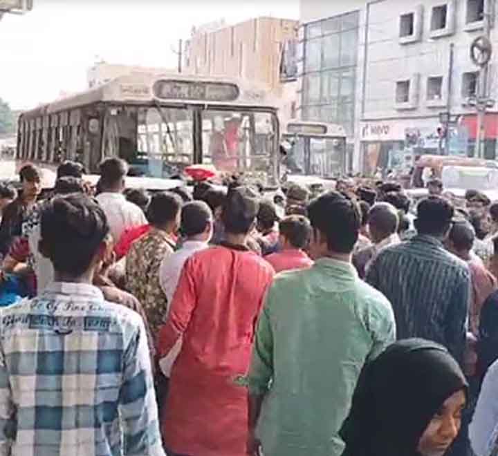 పాతబస్తీలో ఆర్టీసీ బస్సు బీభత్సం